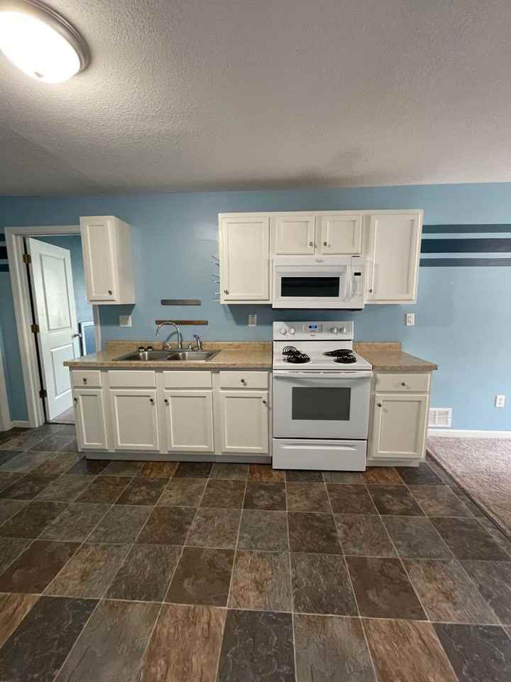 1004 Jefferson St - Photo 3 of 10