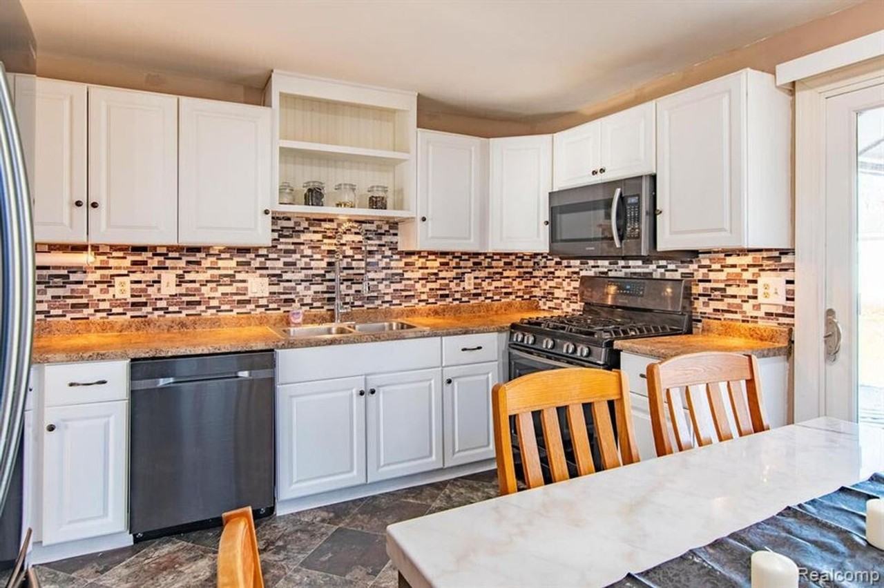 2163 2163 Hemlock Dr - 2163 Hemlock Dr. Ann Arbor, MI 48108 - Photo 2 of 22