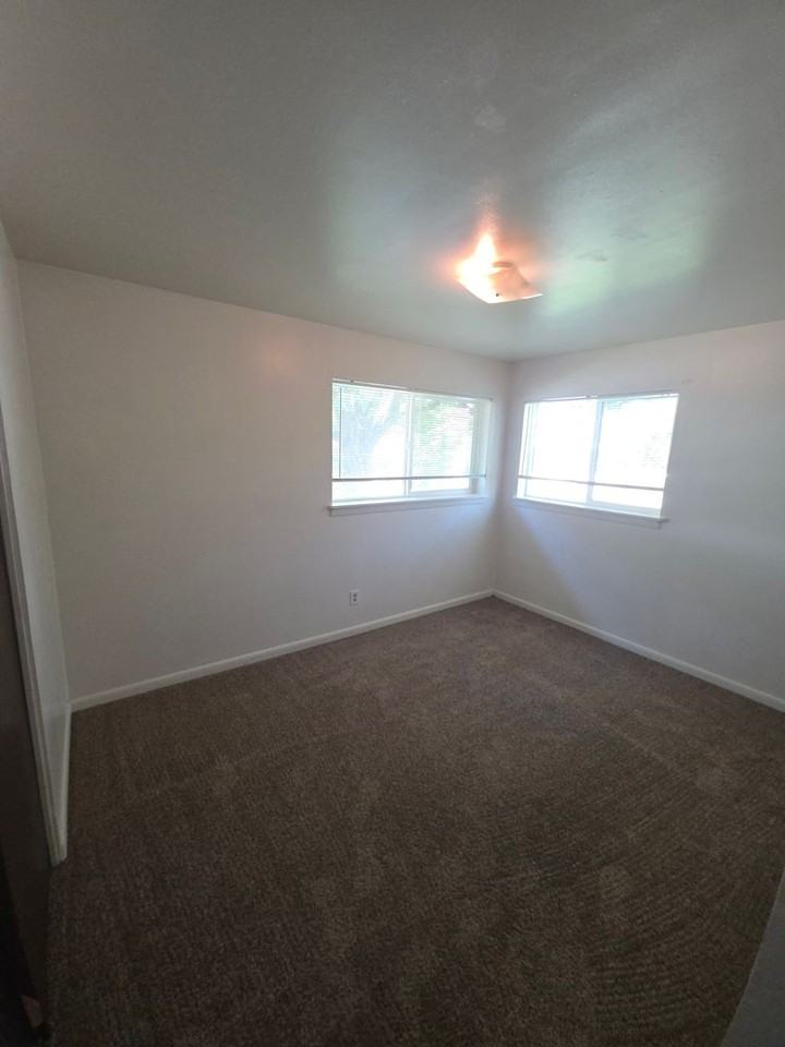 1362 Elm Ave - Photo 6 of 9