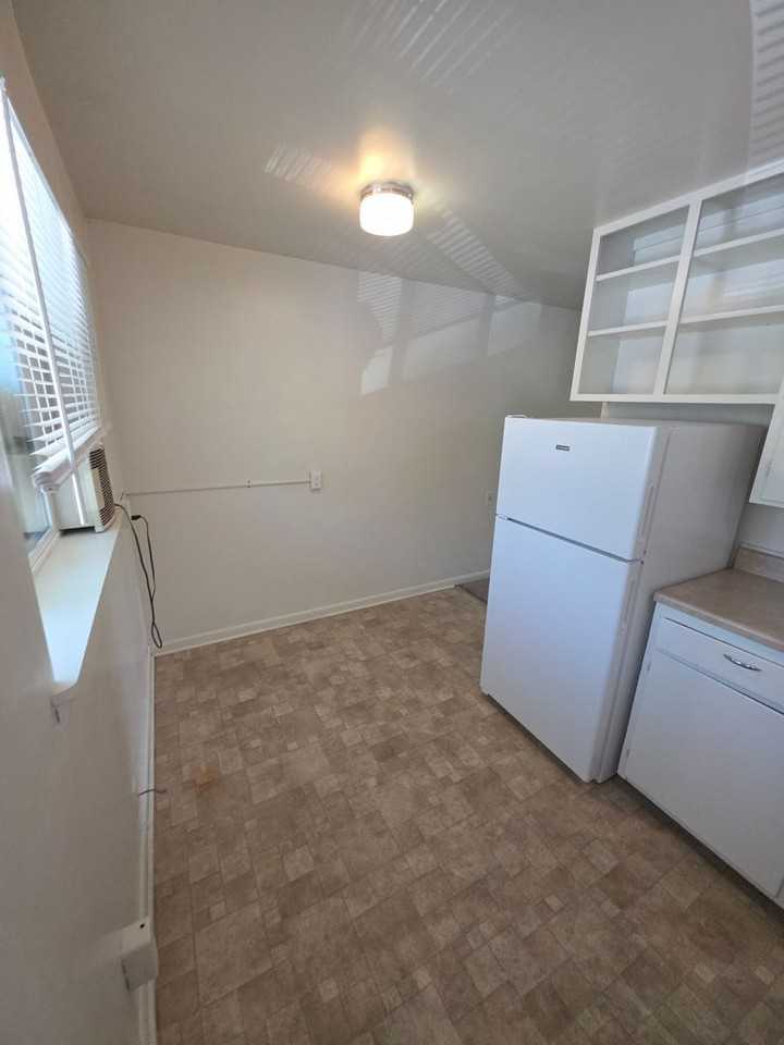 1362 Elm Ave - Photo 4 of 9