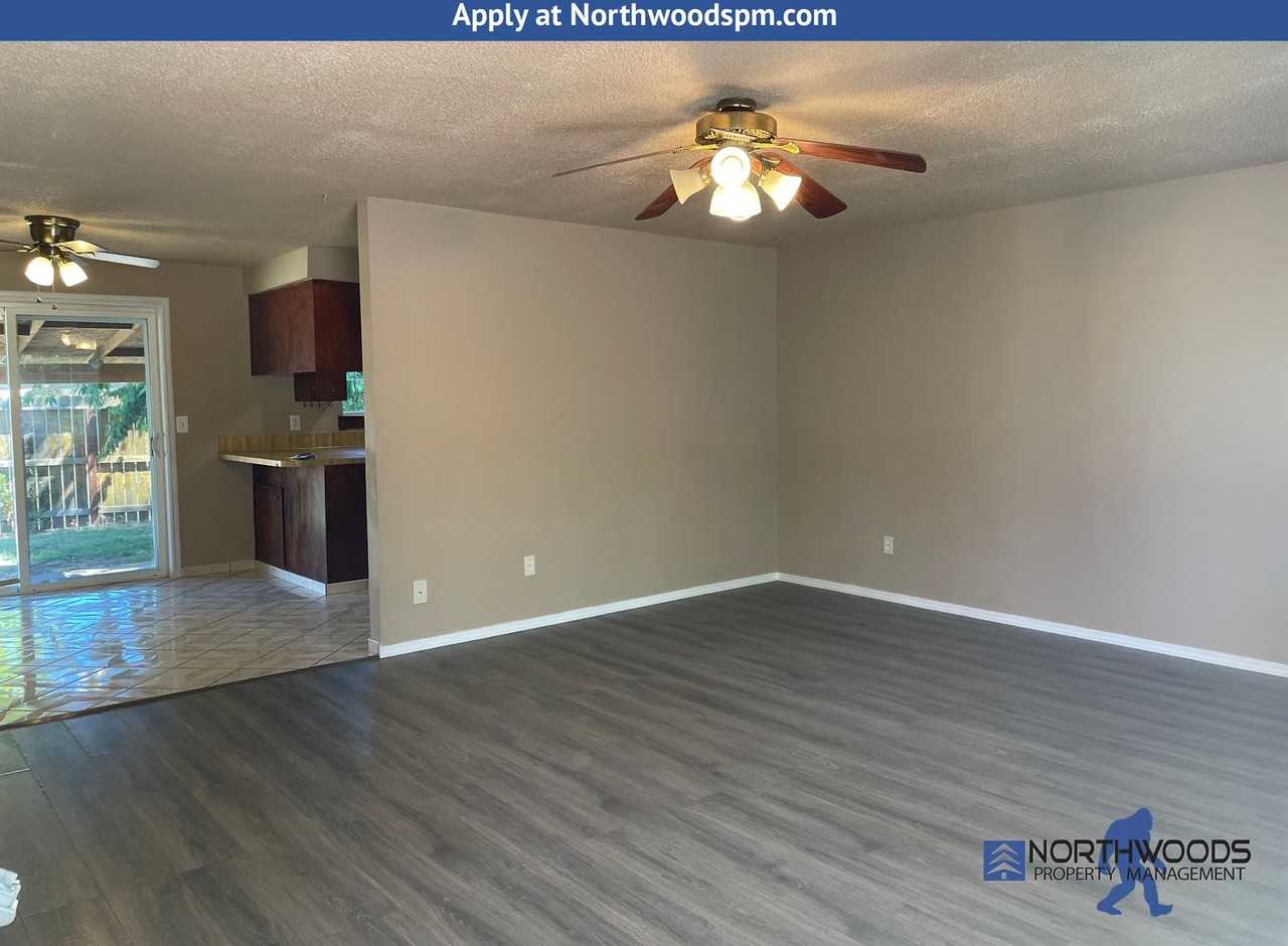 2441 Flanders St - Photo 3 of 23