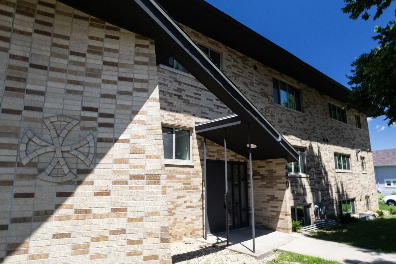 480 8th St - Photo 3 of 46