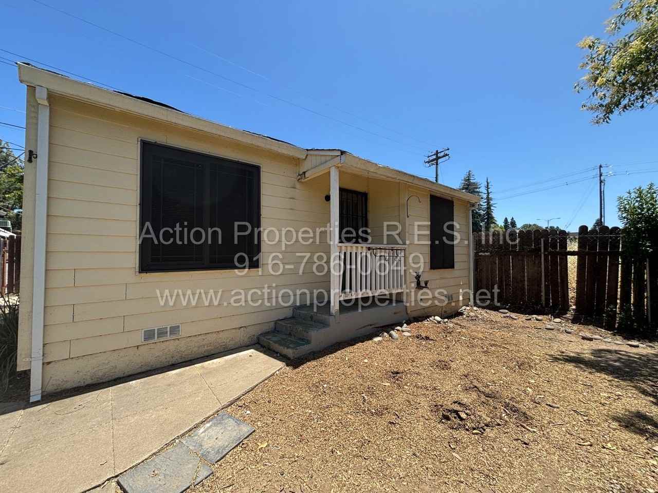 227 1/2 Donner Ave - Photo 3 of 13