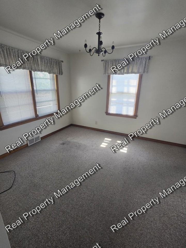 650 E 4th St - Photo 3 of 13