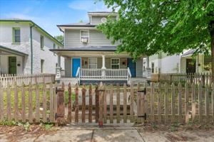 featured image of 1117 1117 - 1119 N Dearborn St