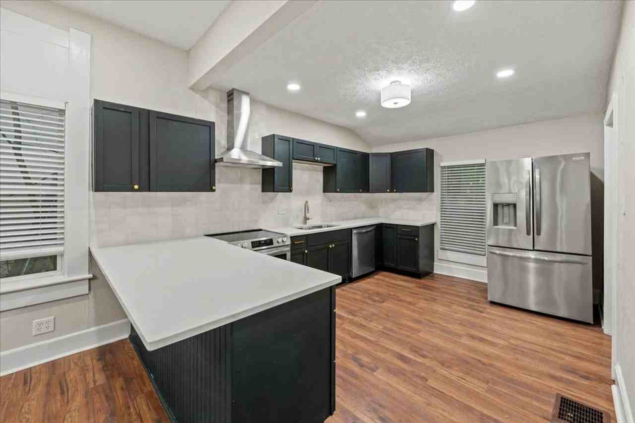 1133 Olive St - Photo 6 of 19