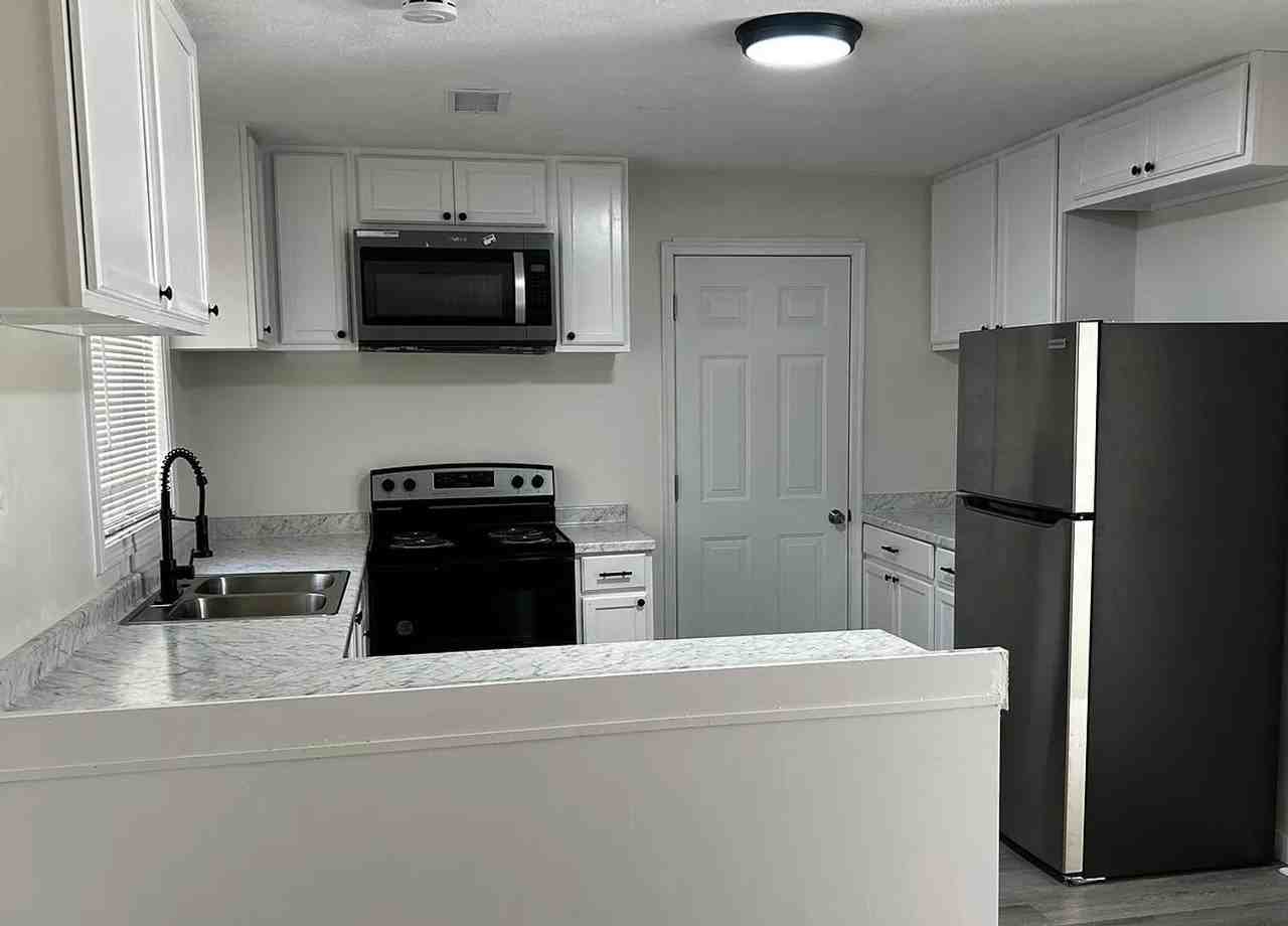 312 Cedars Of Lebanon Rd - Photo 4 of 10