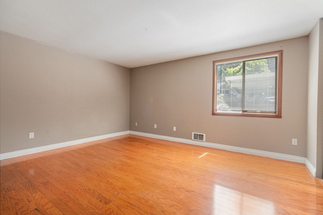 12522 Ne 117th Pl - Photo 7 of 13