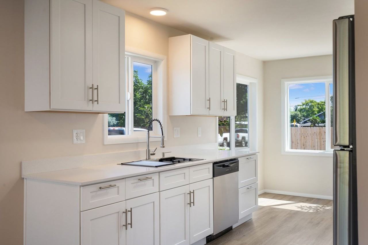 6302 Se 91st Ave - Photo 5 of 28