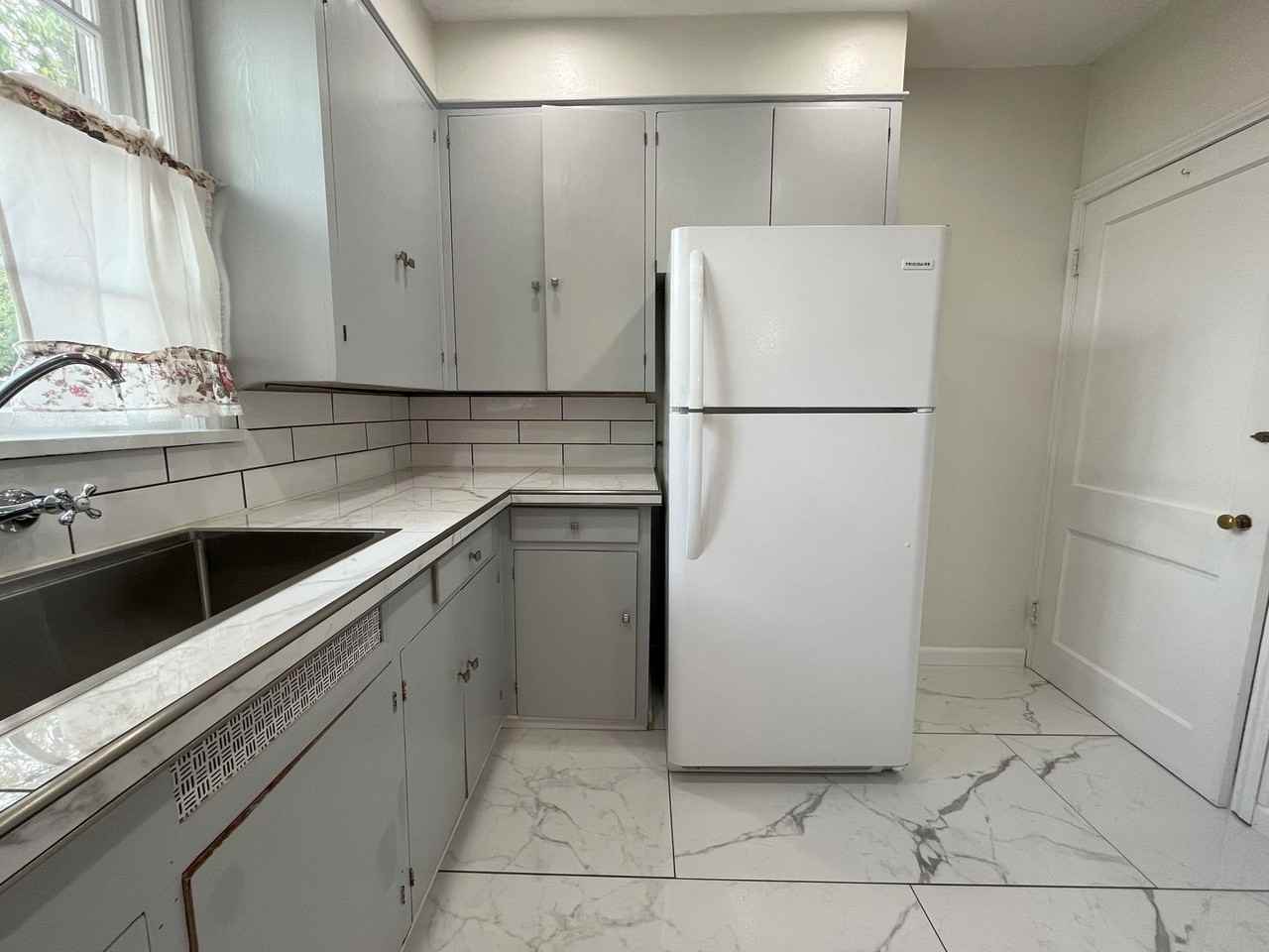 2055 North Blandena Street - Photo 3 of 31