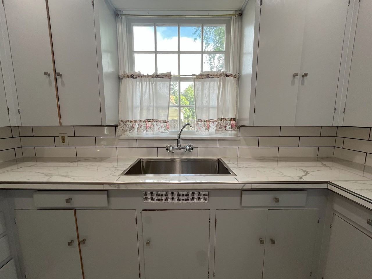 2055 North Blandena Street - Photo 5 of 31