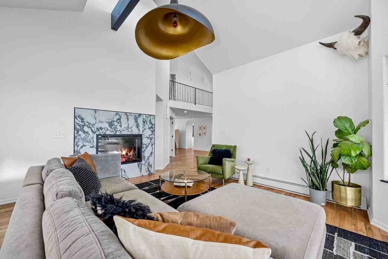 319 S Peak Rd - Photo 2 of 50