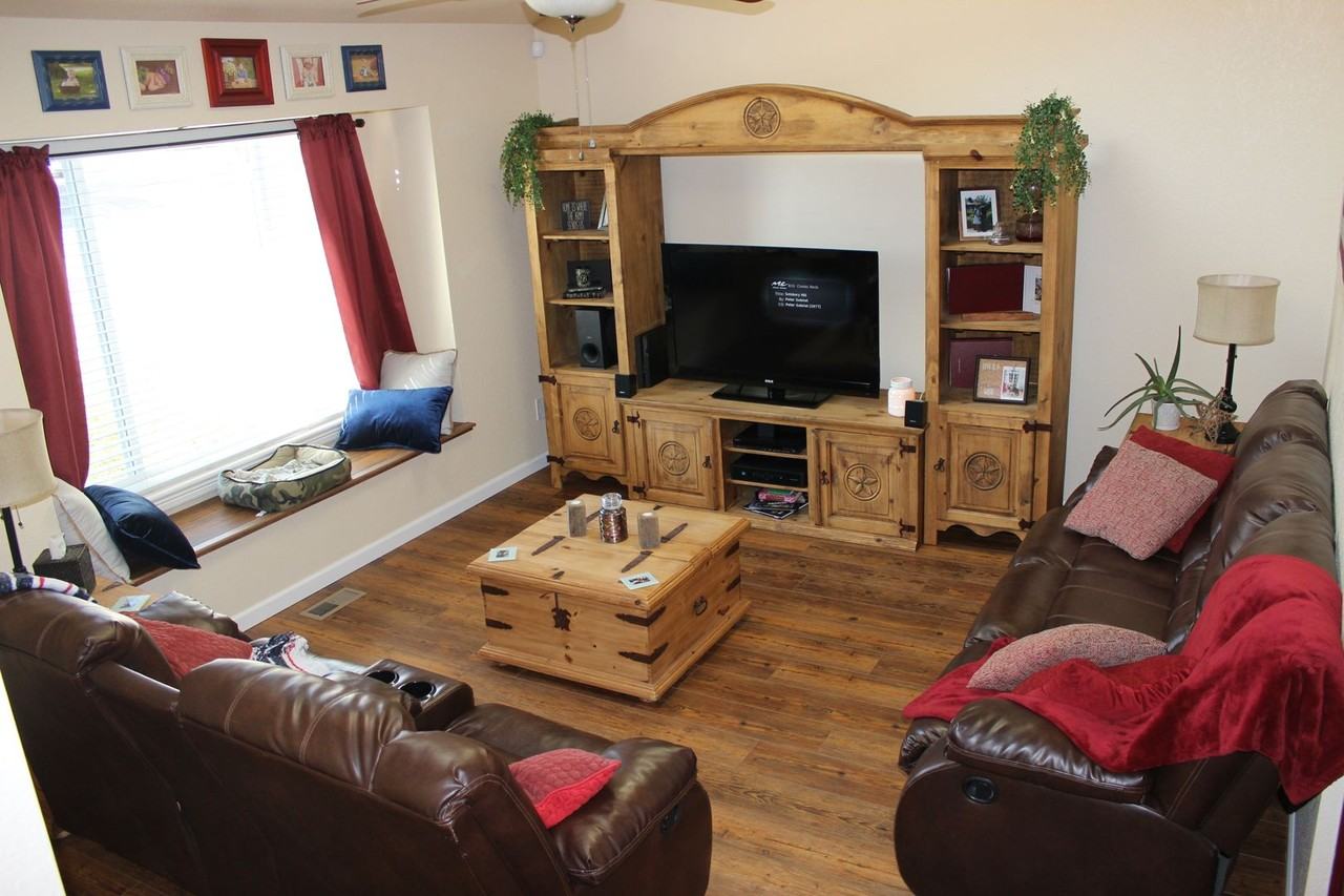 532 Dix Cir - Photo 2 of 19