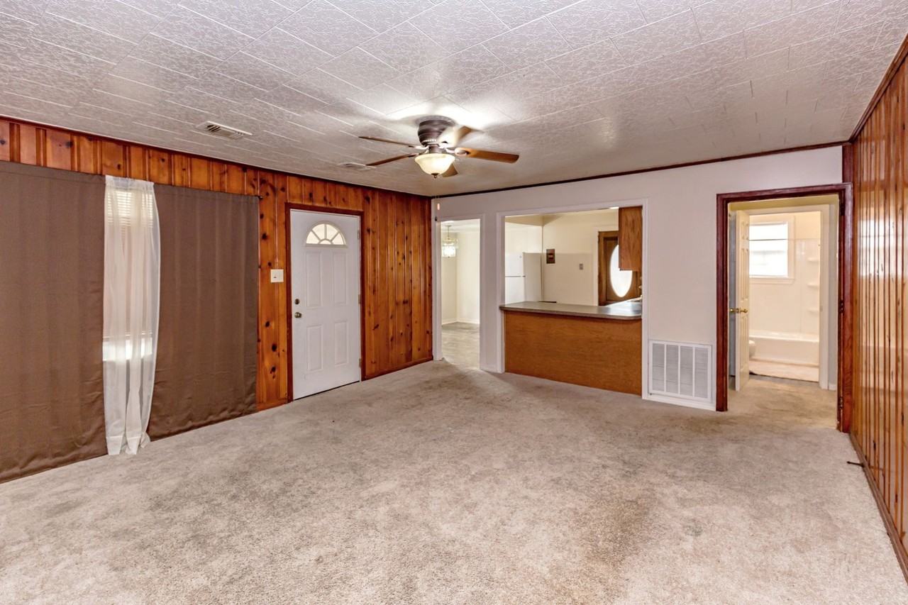2115 9th St - Photo 7 of 32