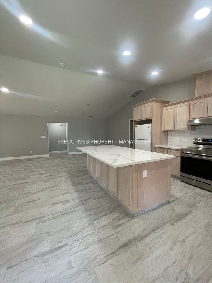 1957 W State Highway 140 - Photo 3 of 18