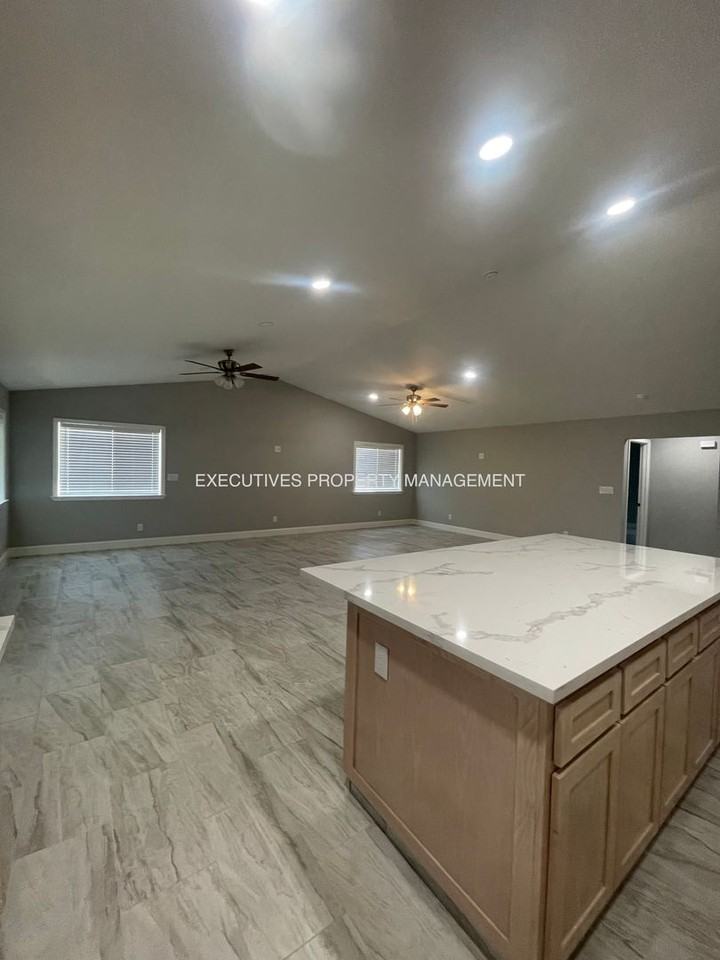 1957 W State Highway 140 - Photo 4 of 18