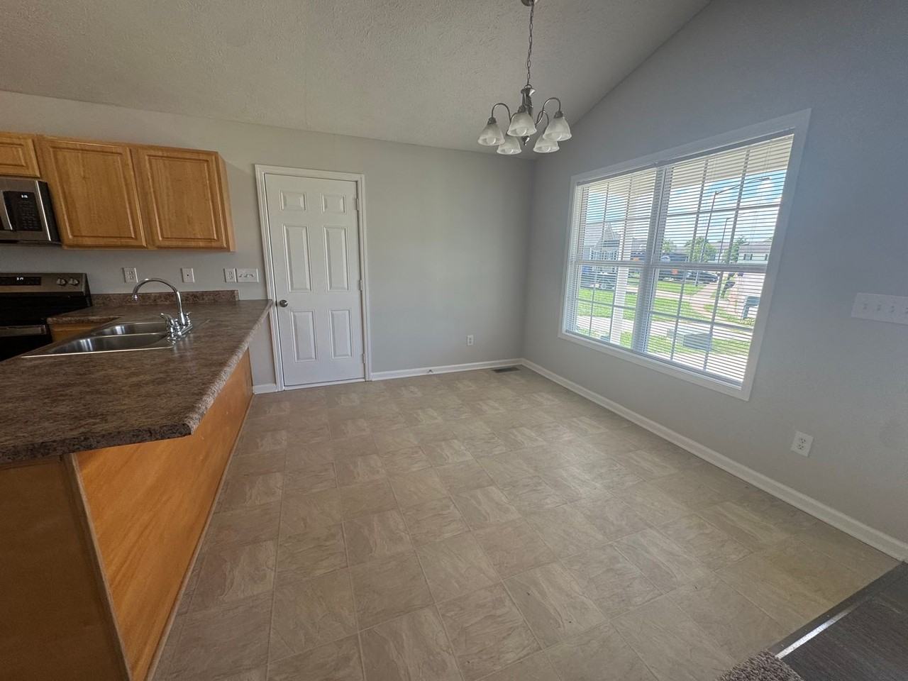 140 Perdez Ct - Photo 3 of 18