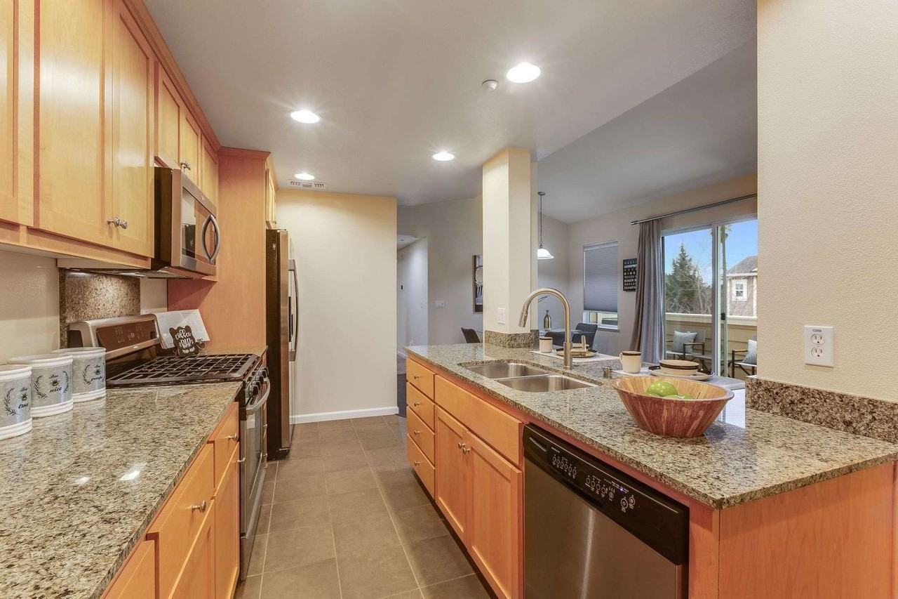 1037 Scotia Ter #304 - Photo 4 of 31