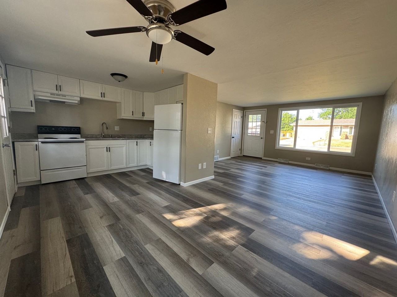 1130 6th St Ne - Photo 5 of 12