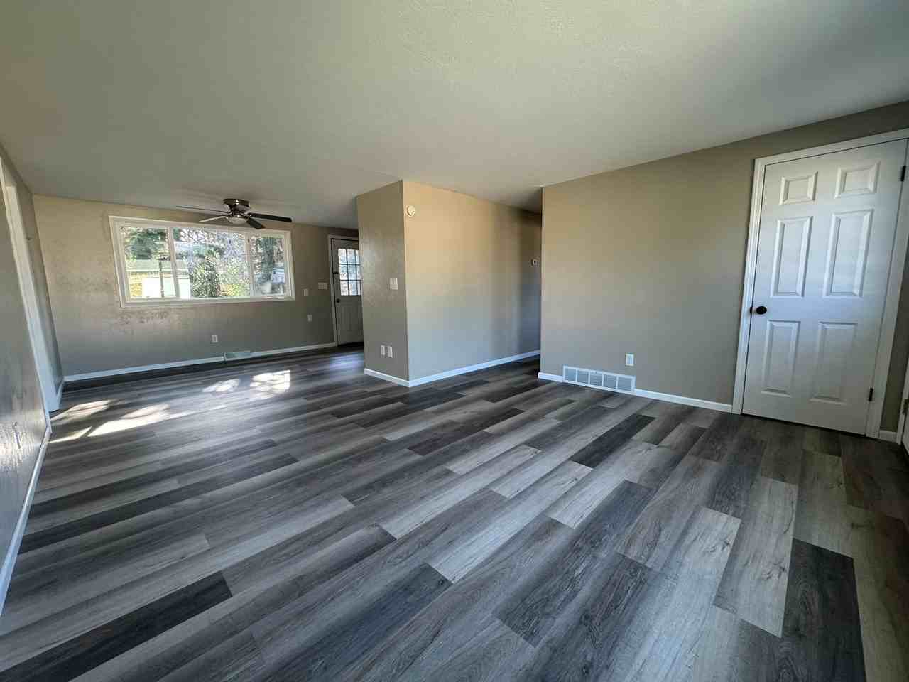 1130 6th St Ne - Photo 6 of 12