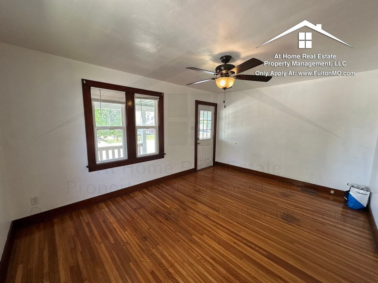 207 W 4th St - Photo 2 of 32