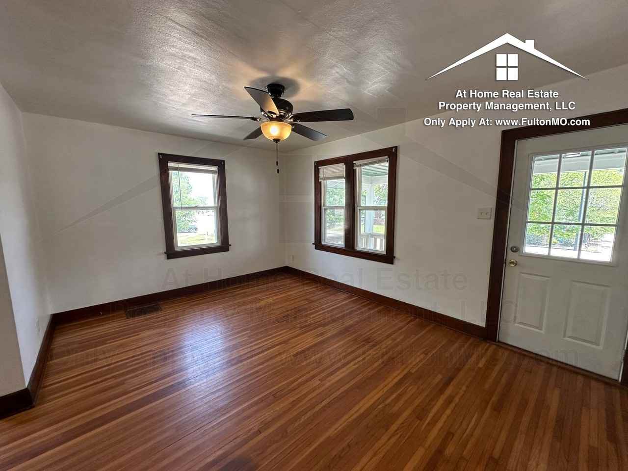 207 W 4th St - Photo 3 of 32