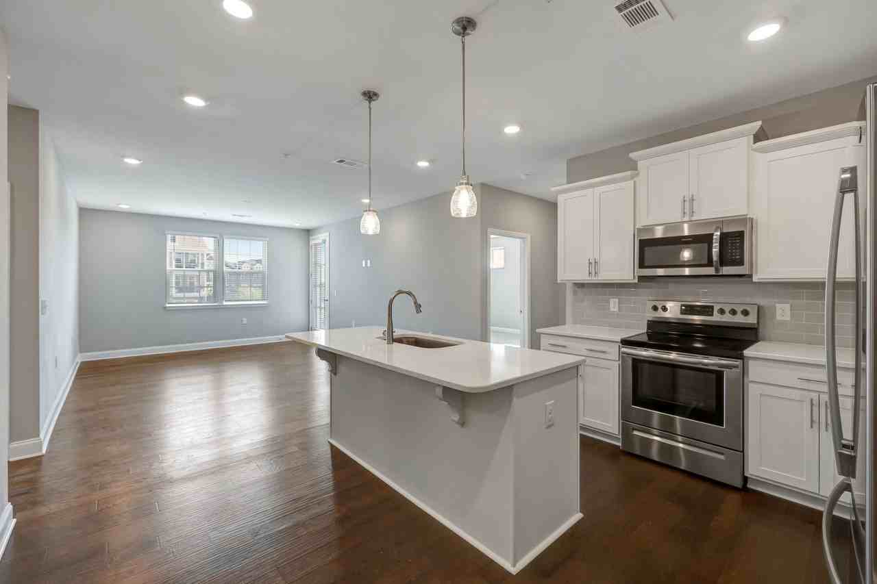 4000 Shadow Green Dr - Photo 3 of 30