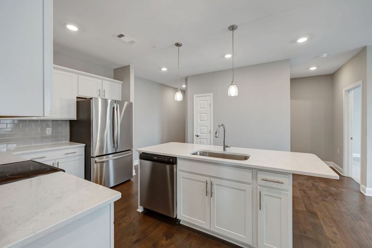 4000 Shadow Green Dr - Photo 5 of 30