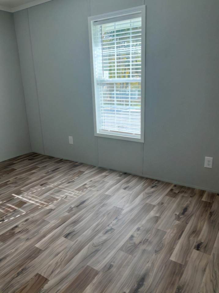 547 Lee Hy Dr - Photo 2 of 5