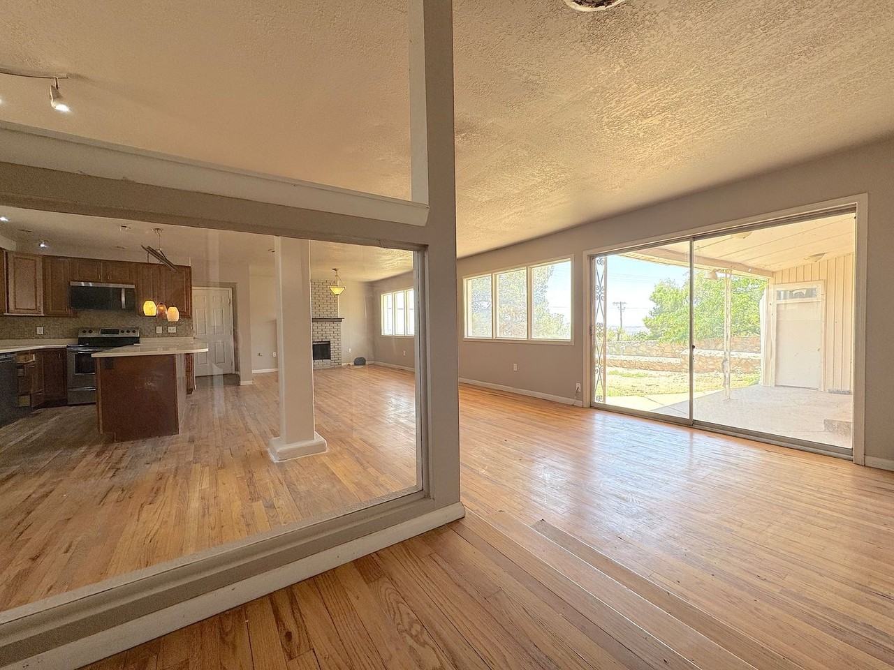 3236 Titanic Ave - Photo 3 of 23