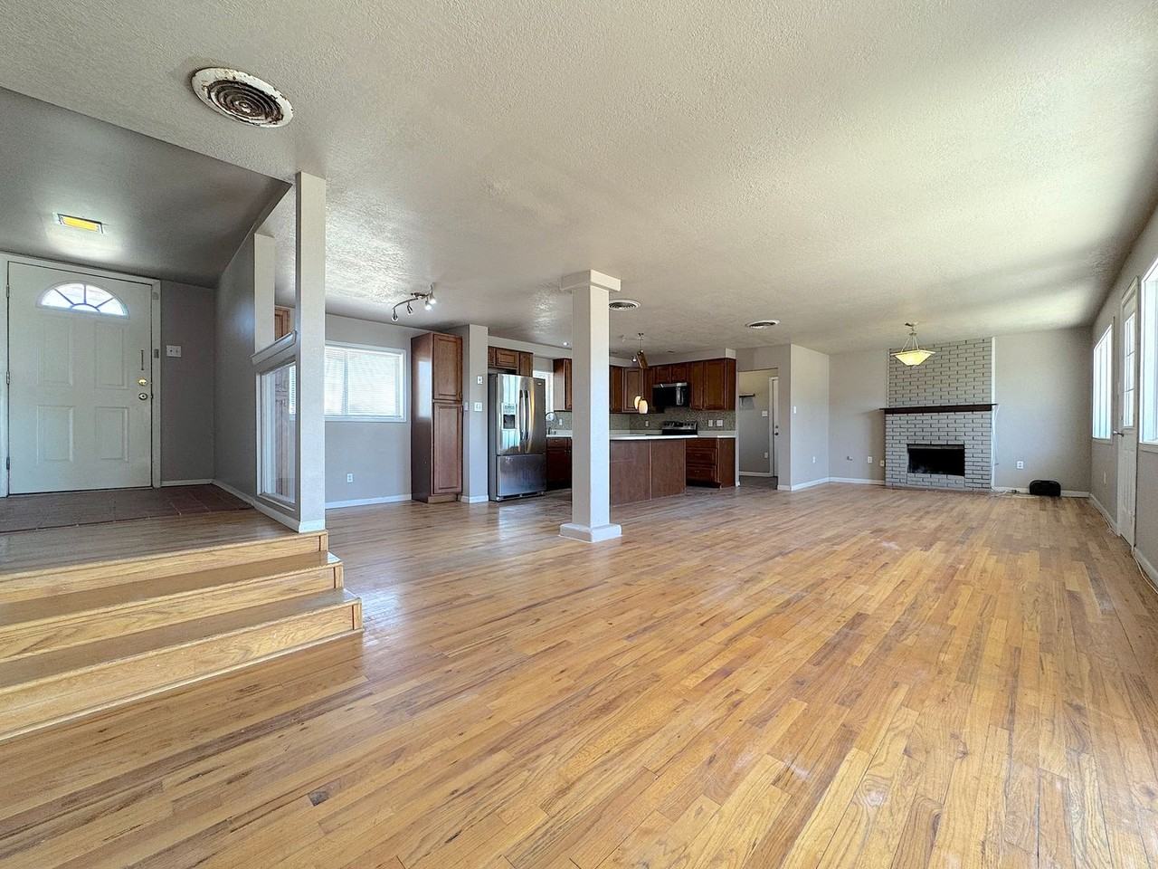 3236 Titanic Ave - Photo 4 of 23