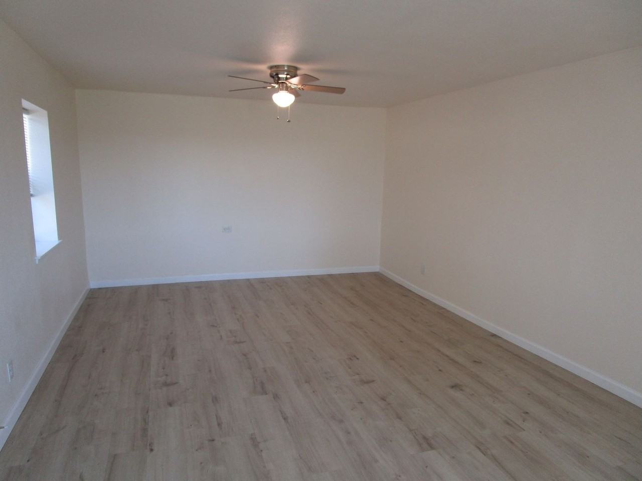 4768 Sandmound Blvd - Photo 7 of 21