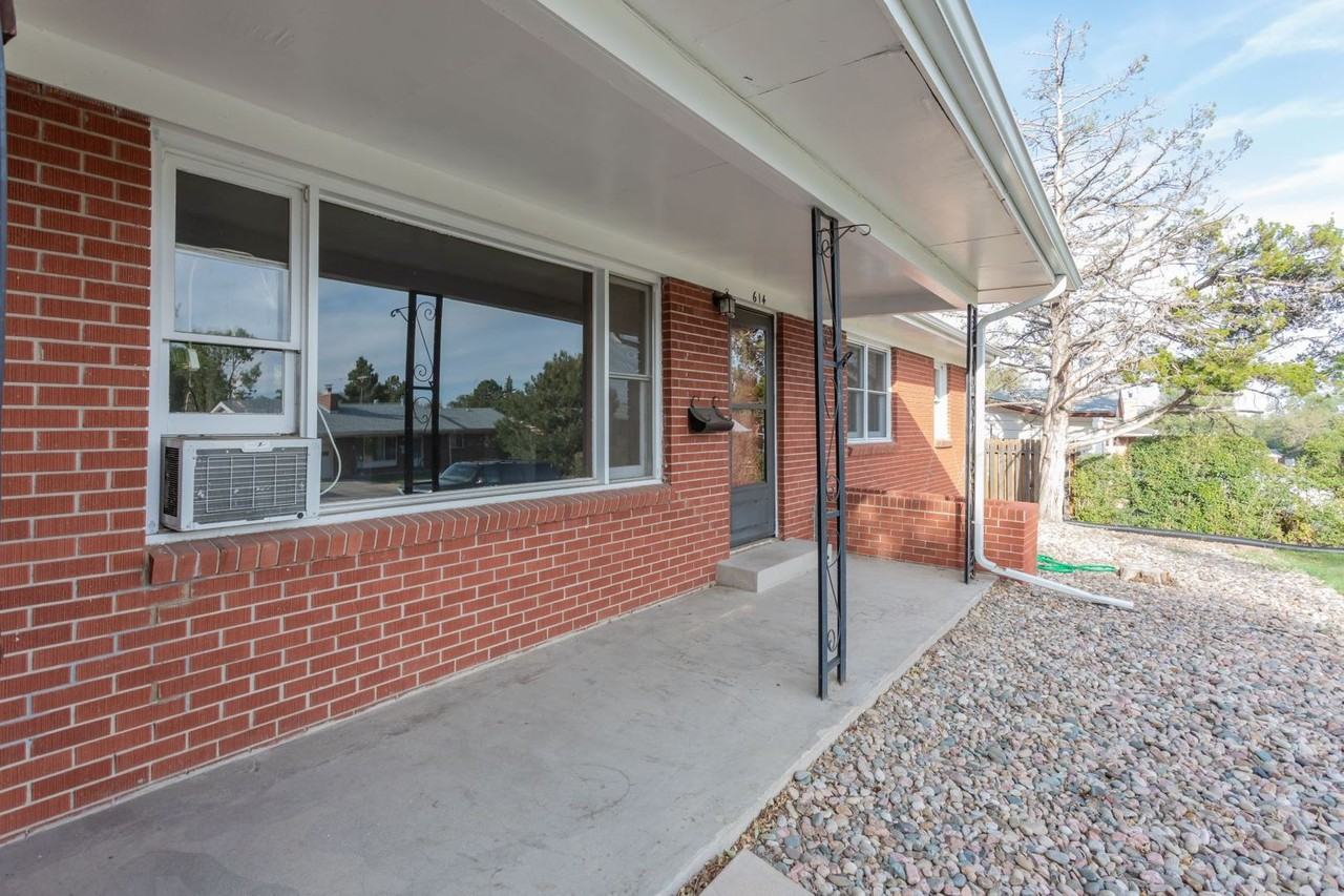 614 W Ramona Ave - Photo 4 of 33