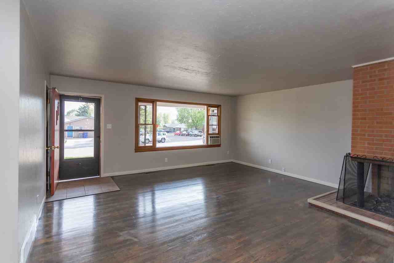 614 W Ramona Ave - Photo 7 of 33