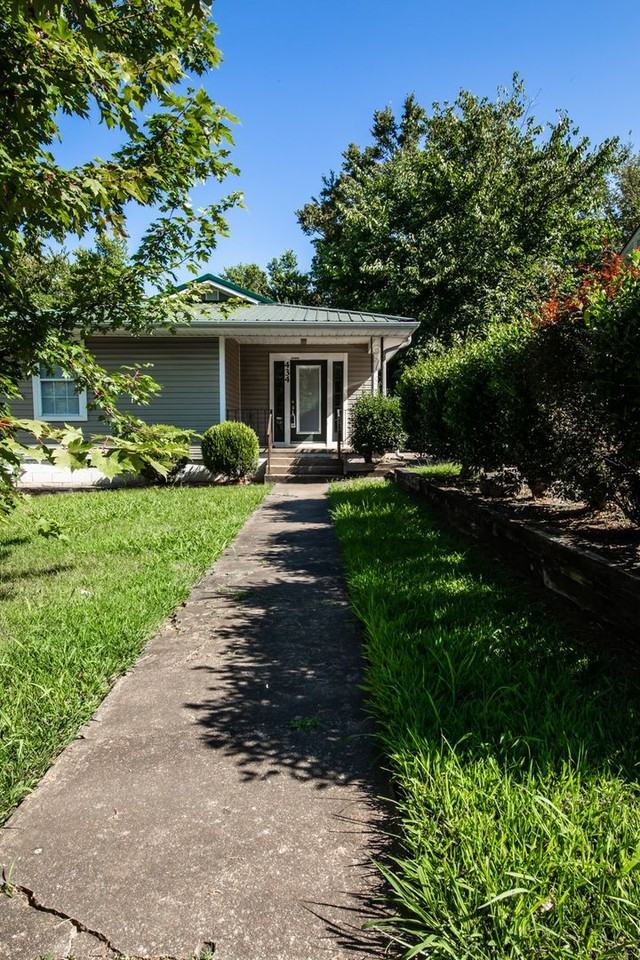 434 W Holly St - Photo 2 of 15