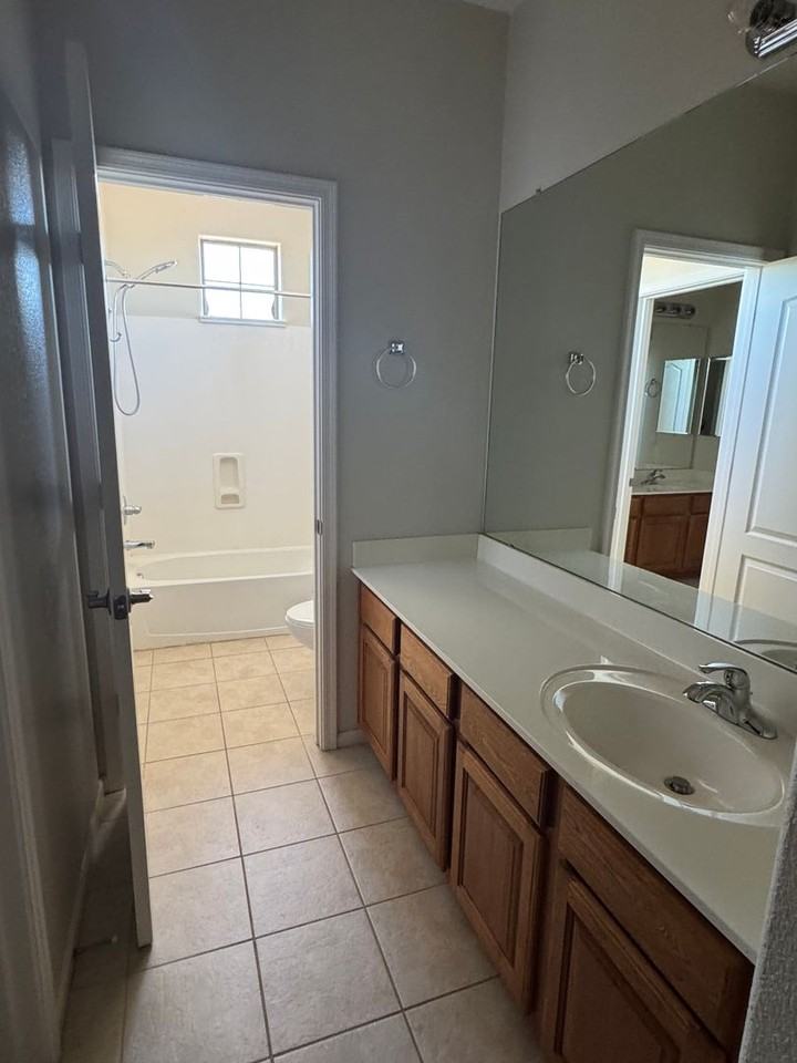 13518 W Cypress St - Photo 4 of 15