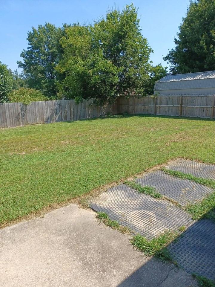 421 Bluff Dr - Photo 3 of 29