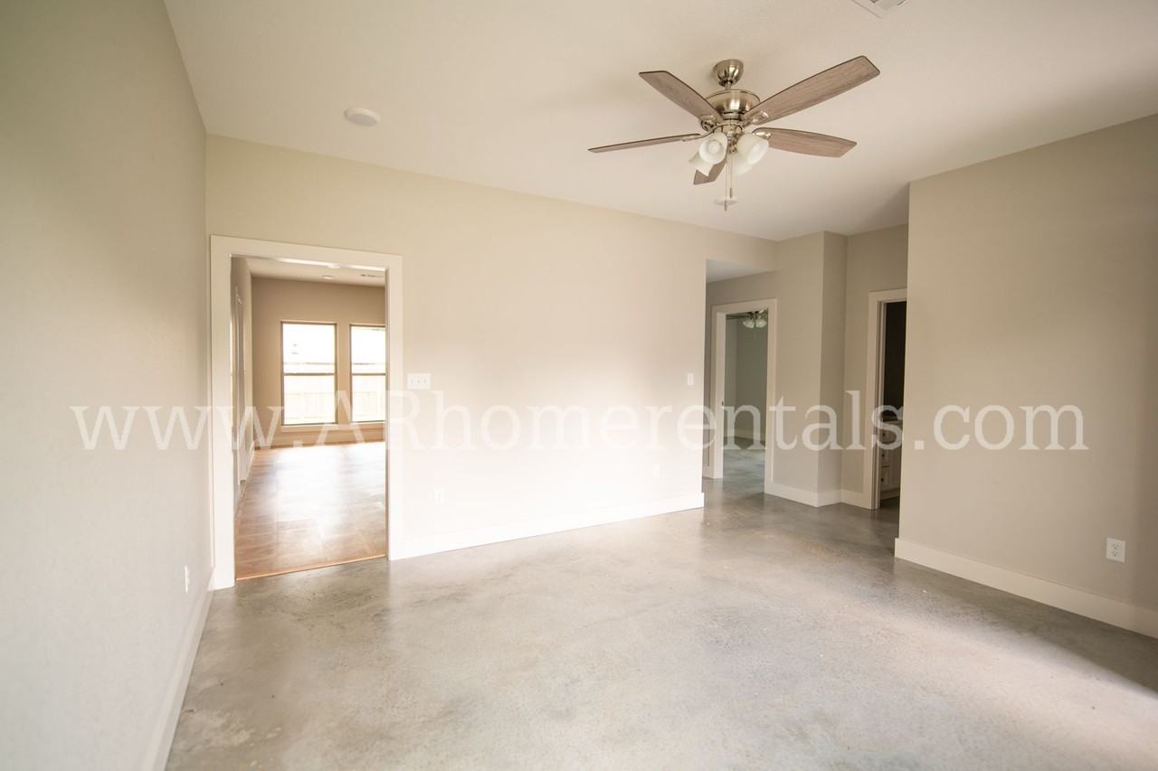 11 Jon Ross Dr - Photo 2 of 10