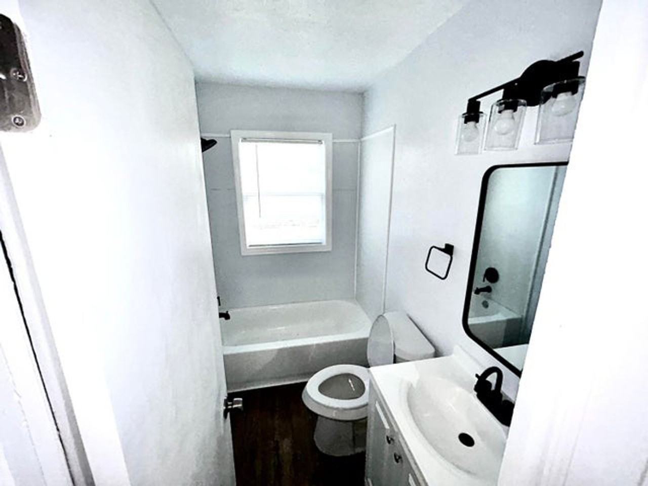 1058 Combs Street - Photo 4 of 9