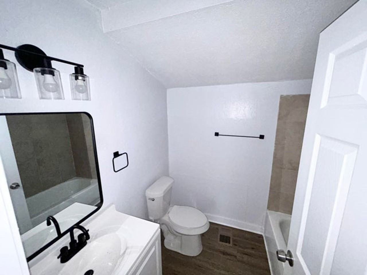 1058 Combs Street - Photo 5 of 9