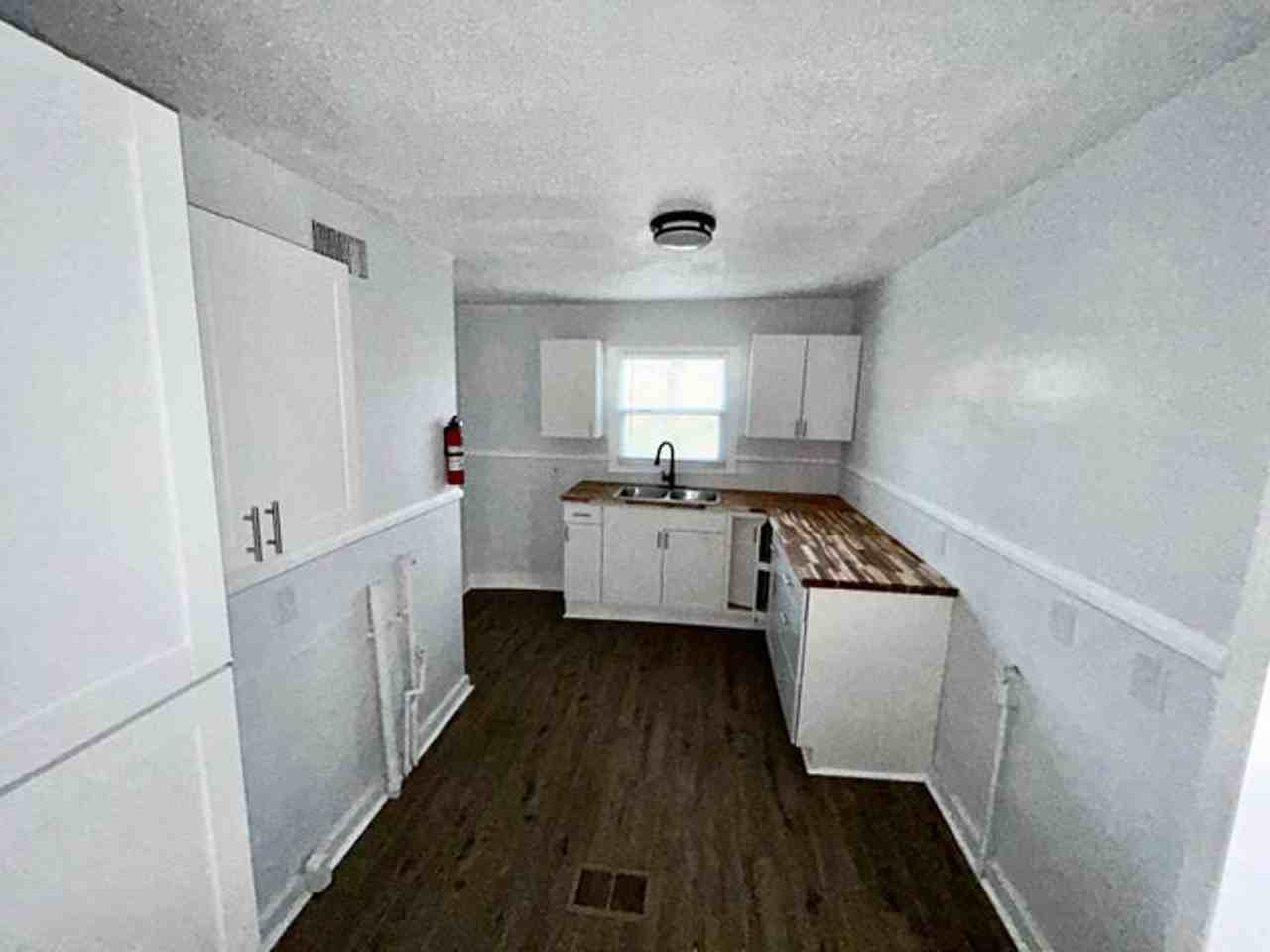 1058 Combs Street - Photo 7 of 9