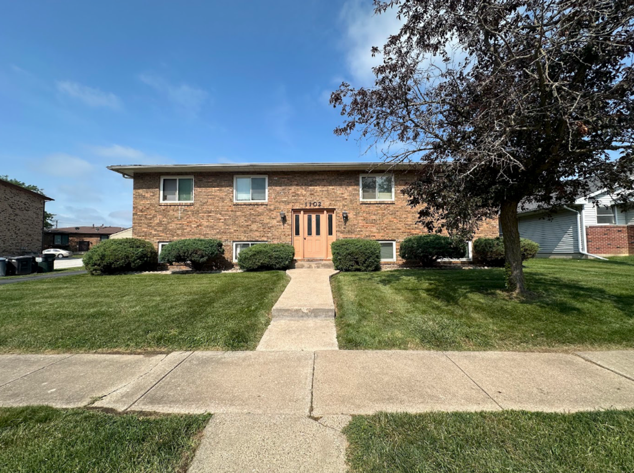 1102 8th St Ct - Photo 2 of 7