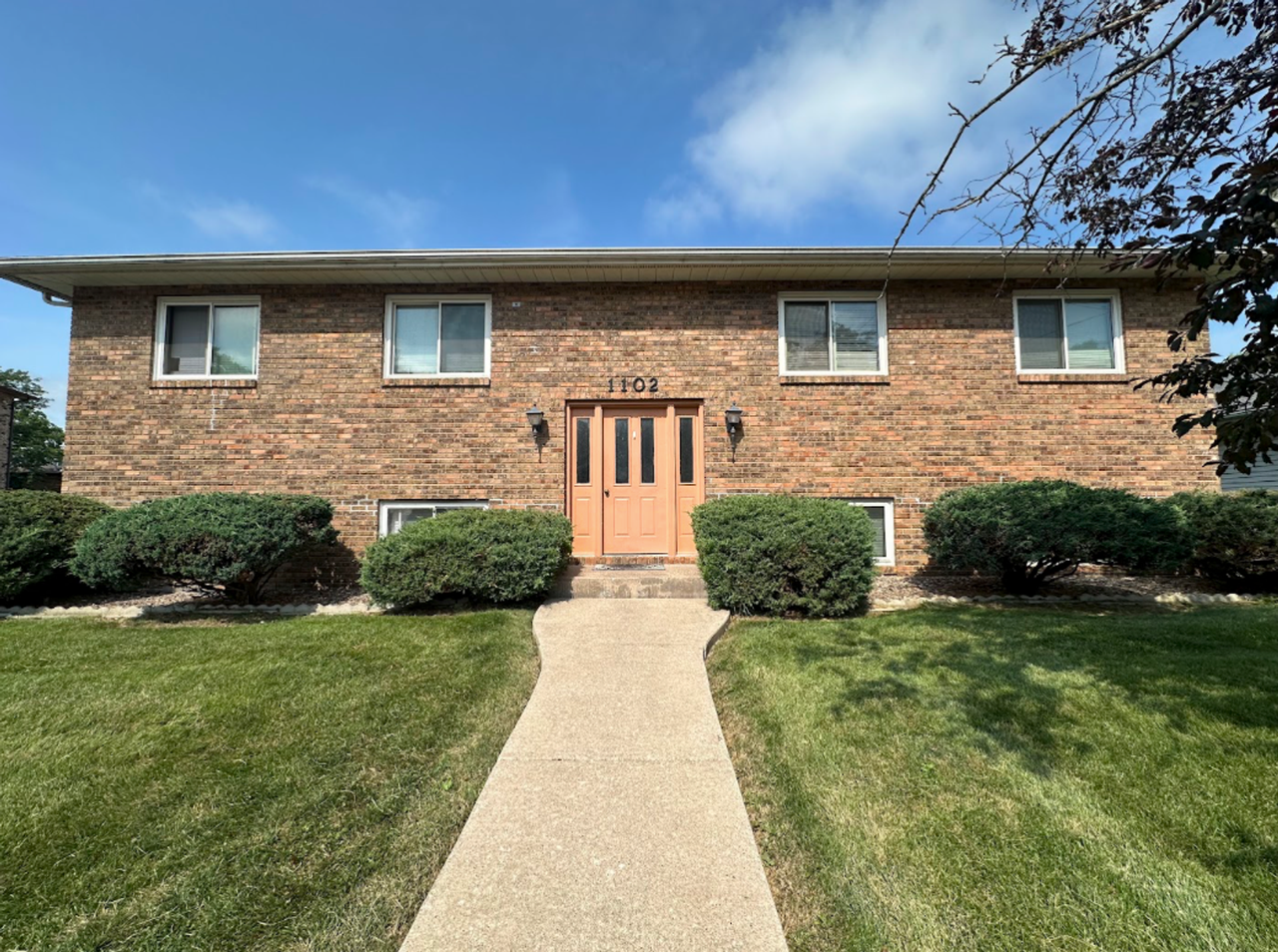 1102 8th St Ct - Photo 3 of 7