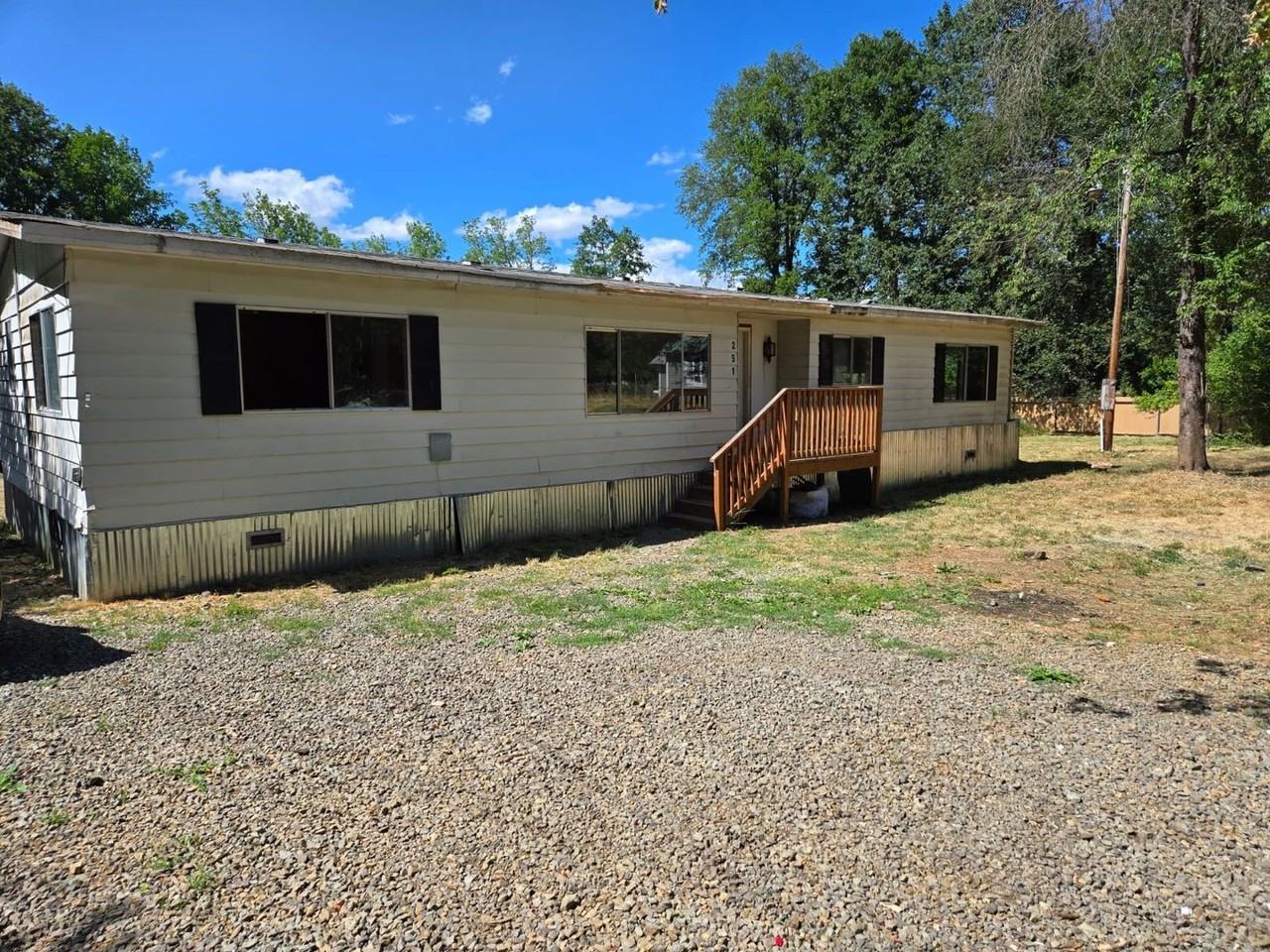 251 Major Dr - Photo 2 of 6