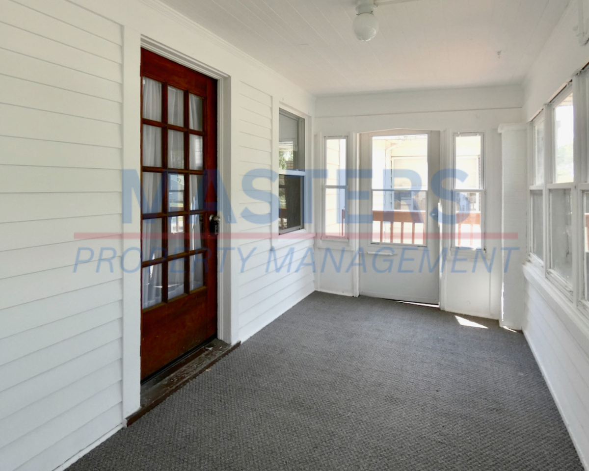 229 Van Buren Ave - Photo 3 of 28