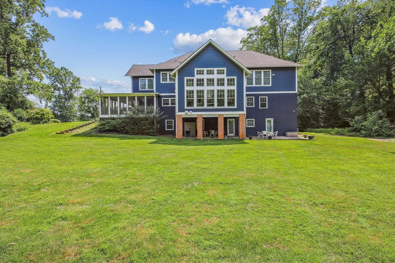 6301 Poindexter Ln - Photo 3 of 50