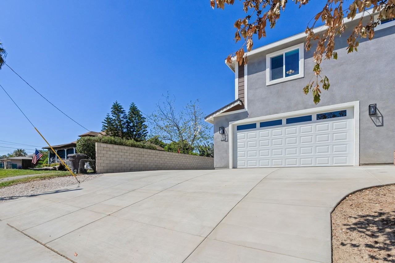 6015 Florence St - Photo 2 of 50