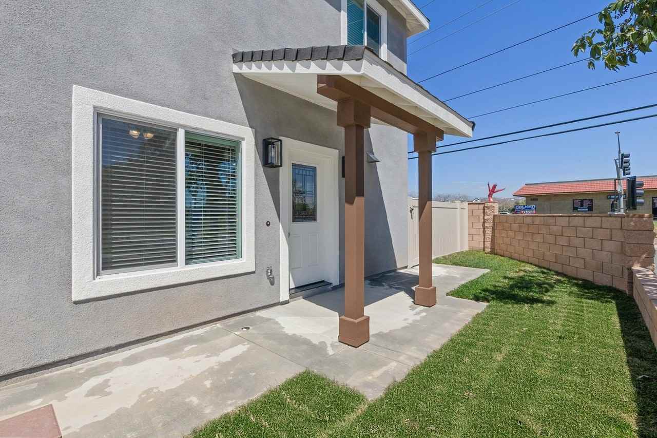 6015 Florence St - Photo 3 of 50