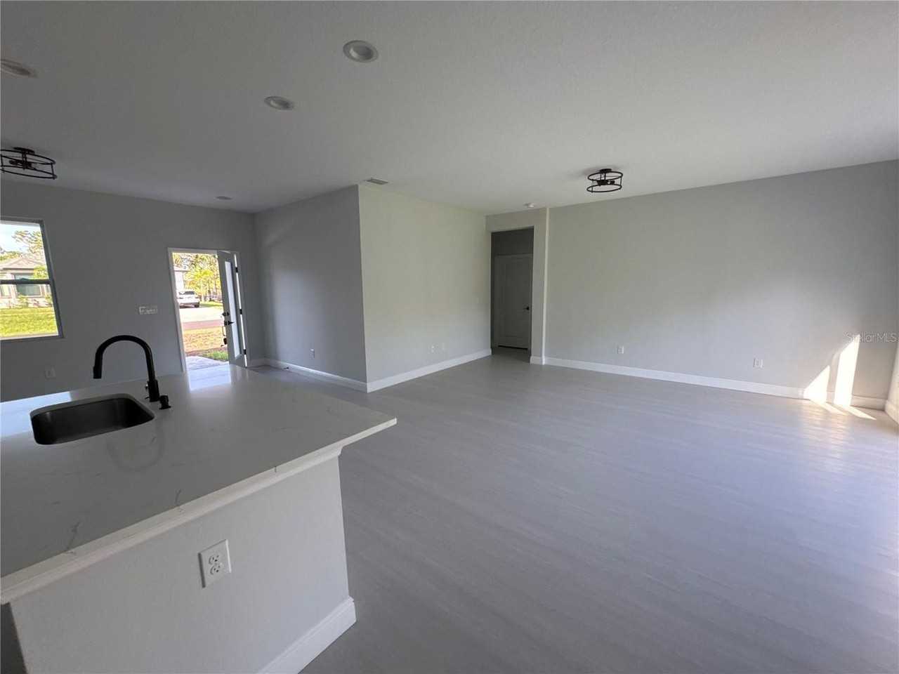 7114 Sunnybrook Boulevard - Photo 2 of 6