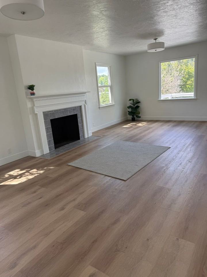 620 Ne Illinois St - Photo 2 of 18